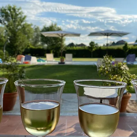 La Scuderia Charming